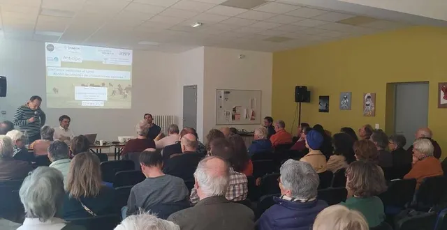 photo  une centaine de personnes ont assisté à la conférence, samedi.  &copy;  ouest-france 