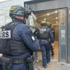 photo  une cinquantaine de policiers sont mobilisés, ce lundi 24 mars, dans le quartier de perseigne, à alençon. 