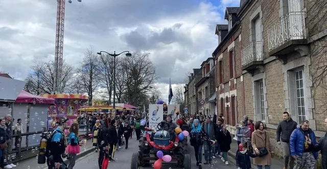 photo  le carnaval fait son retour à flers, dimanche 30 mars 2025. ici, en 2024, le char du club de flers plongée distribuait des bulles de savon à tous les carnavaliers.  &copy;  archives ouest-france 