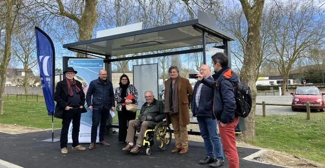 photo  saint-georges, mercredi 19 mars. place jumilly, route de chalonnes, un nouvel abri accessible a été installé.  &copy;  co 
