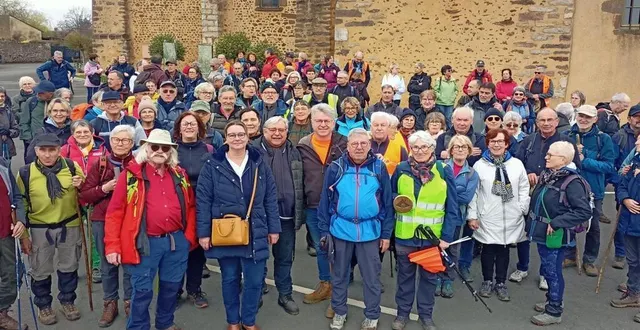 photo  la dernière étape sarthoise de la rando sur les traces du grand chemin du mont-saint-michel a fait une halte dans la commune. elle est reconnue village étape du chemin montois grâce à un « clou » emblématique.  &copy;  ouest-france 