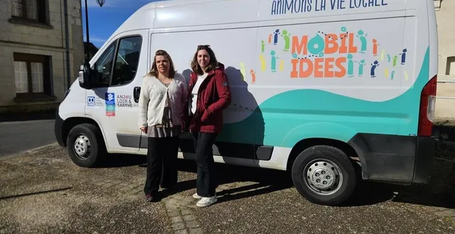 photo  aurélie et camille de mobil’idées présentent leur camion, qui parcourt l’anjou loir et sarthe.  &copy;  co 