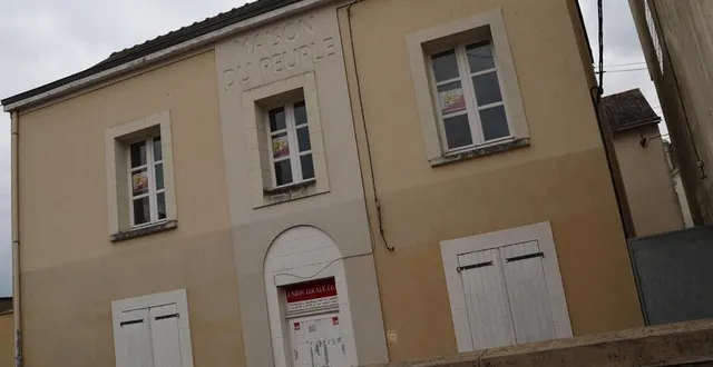 photo  raphaël élizé, alors maire de sablé-sur-sarthe, avait offert la maison du peuple aux syndicats en 1938.  &copy;  ouest-france 