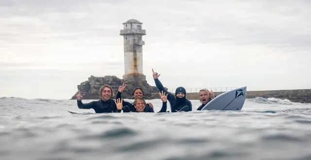 photo  la recette d’un bon surf movie ? « des potes, des bonnes vagues et de beaux paysages », résume ian fontaine. autant d’ingrédients à retrouver dans la cinquième saison de « j’irai dormir chez moi », en ligne le 30 mars.  &copy;  robin aussenac 