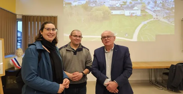 photo  élodie et laurent tilloy, ici en compagnie de gérard lurçon, sont des corbenois conquis.  &copy;  ouest-france 