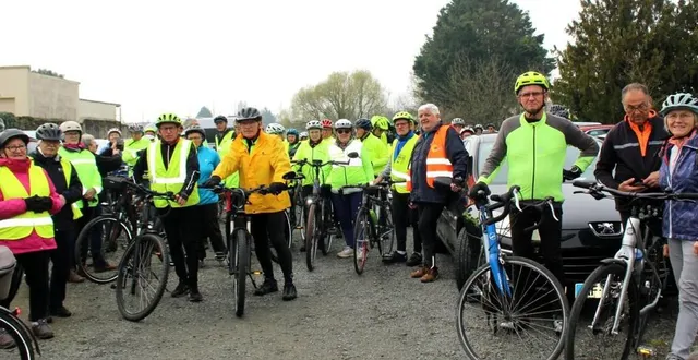 photo  85 cyclistes, venus de tous les clubs de la sarthe, bien visibles avec une voiture ouvreuse munie d’un gyrophare et une voiture-balai ont parcouru les deux boucles, vers le lude en matinée et vers marigné-laillé l’après-midi, en toute sécurité.  &copy;  le maine libre 
