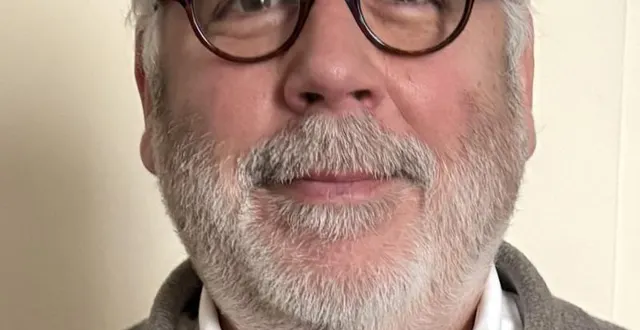 photo  yves ballerie succède à claire péchabrier.  &copy;  sillé culture 