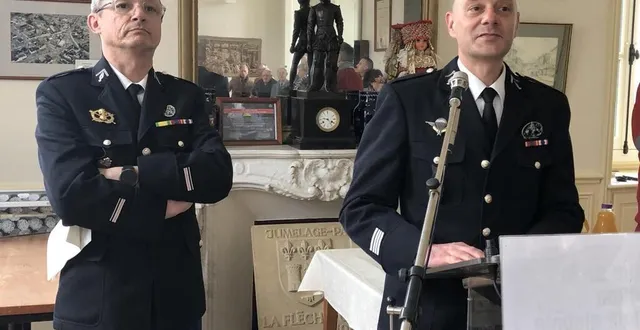photo  le chef d’escadron frédéric boucheron (à droite), ici au côté du major gérald richard, s’est dit « satisfait » de voir la délinquance contenue sur le territoire de la brigade de la flèche.  &copy;  le maine libre 