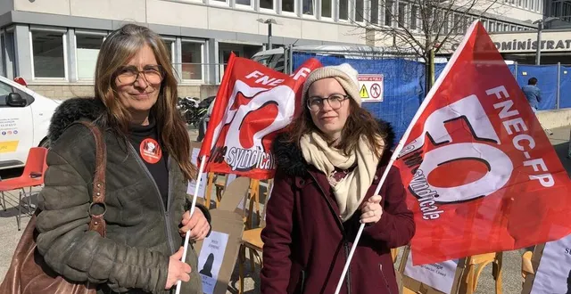 photo  aurélia dufour et laura thieuw, du syndicat force ouvrière, enseignent toutes deux le français au collège saint-exupéry.  &copy;  ouest-france 