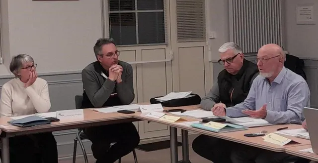 photo  patrick chabot, adjoint à la culture donne lecture du rapport social annuel.  &copy;  le maine libre 