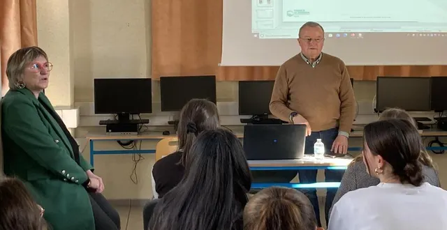 photo  yves héricourt a informé les élèves de seconde, option sociale.  &copy;  ouest-france 