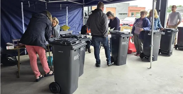 photo  trois dernières permanences sont organisées, d’avril à mai, pour la distribution de bacs d’ordures et composteurs.  &copy;  sud-est manceau 