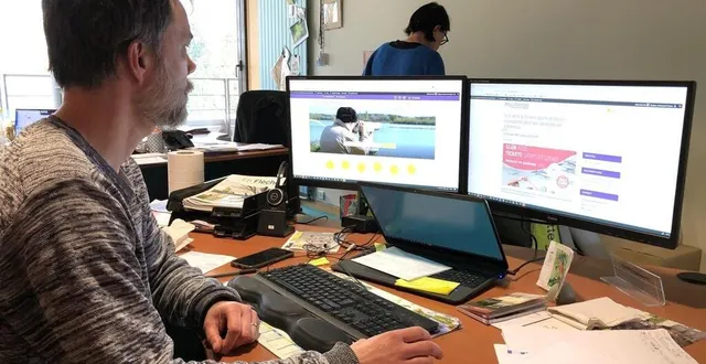 photo  webmaster et community manager au service communication de la ville de la flèche et du pays fléchois, emmanuel pinson s’est chargé de l’intégration de tous les contenus, près de 70 pages au total.  &copy;  le maine libre 