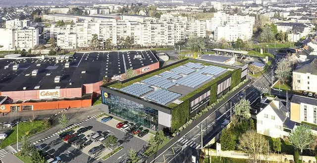 photo  le futur lidl sera construit face à l’entrée du magasin action, près de la station-service, le long de la rue de létanduère. le magasin géant casino est désormais un intermarché.  &copy;  bcf ingénierie 