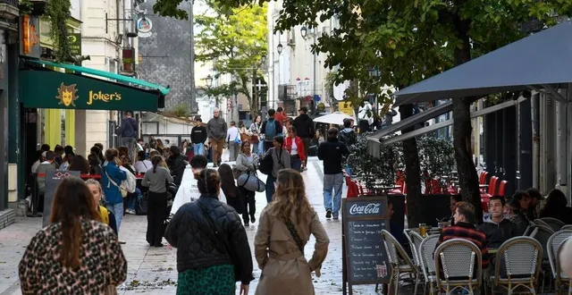 photo  angers, le 26 septembre 2024. au cœur des préoccupations, la rue saint-laud concentre une grande quantité de terrasses.  &copy;  archives co – laurent combet 