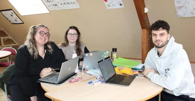 photo  de gauche à droite : julie legardinier camille viot (étudiantes infirmières) et enzo mitri (étudiant kinésithérapeute).  &copy;  ouest-france 