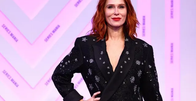 photo  audrey fleurot sur le tapis violet de séries mania pour présenter la dernière saison de hpi.  &copy;  sameer al-doumy/afp 