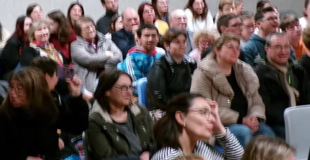 photo  salle pleine pour ce rassemblement à luché-pringé  &copy;  le maine libre 