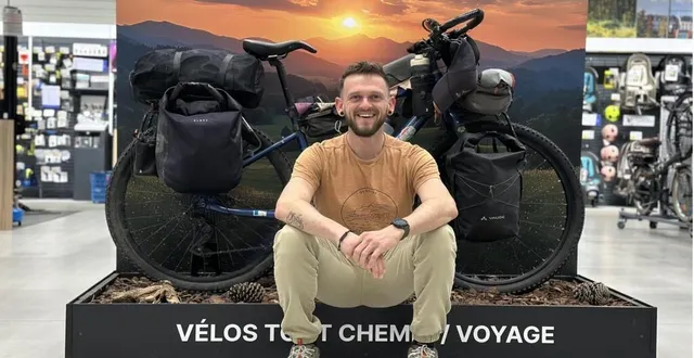 photo  le vélo de peter lorgueilleux est en exposition, à decathlon, au sud du mans.  &copy;  ouest-france 