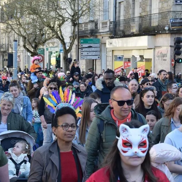 photo des milliers de personnes ont arpenté les rues de la ville.  ©  ouest-france