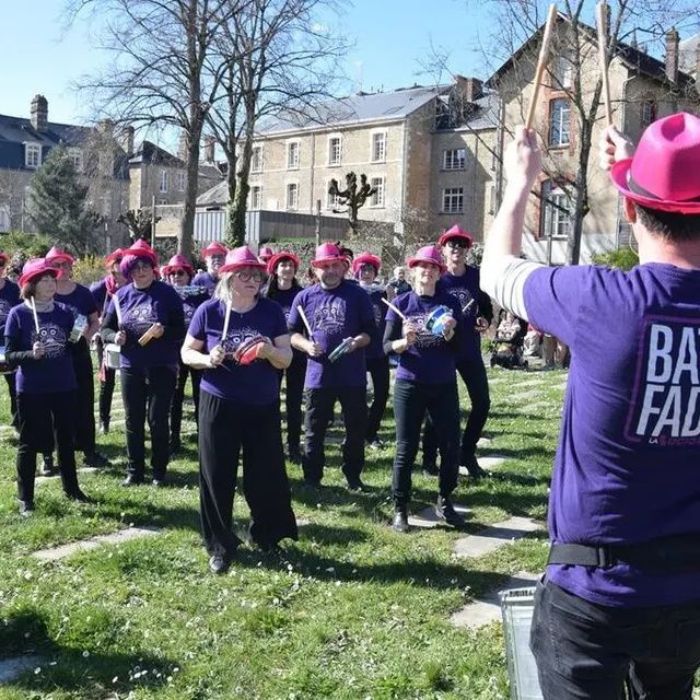 photo la batufada de la luciole a mis l’ambiance au parc de la providence, avant la parade.  ©  ouest-france