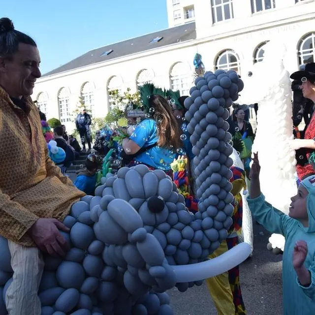 photo au carnaval, les adultes aussi s’amusent !  ©  ouest-france