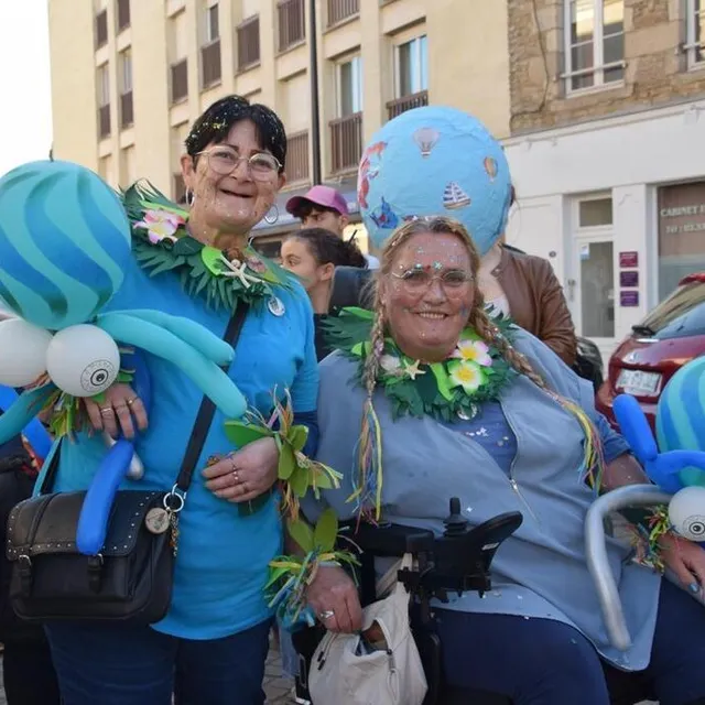 photo les copines antoinette louvel et isabelle lauthelier n’auraient loupé le carnaval pour rien au monde.  ©  ouest-france