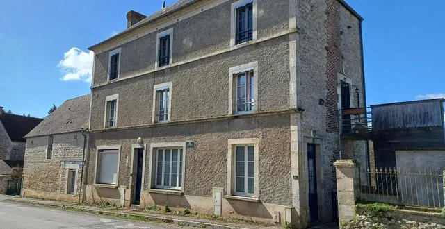 photo  le conseil communautaire s’est réuni mardi soir à la salle jean-féron et a décidé de mettre en vente un immeuble de rapport situé dans la commune d’habloville dans trois agences de falaise, écouché et de putanges.  &copy;  ouest-france 