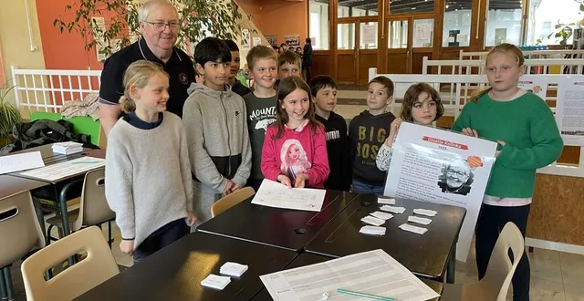 photo  dix élèves de l’école anne-frank, encadrés par jean-louis ménereul, vice-président de terres d’argentan interco, délégué à l’éducation, ont proclamé le résultat vendredi 28 mars 2025.  &copy;  ouest-france 