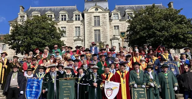 photo  la confrérie gastronomique en tenue de cérémonie.  &copy;  co 