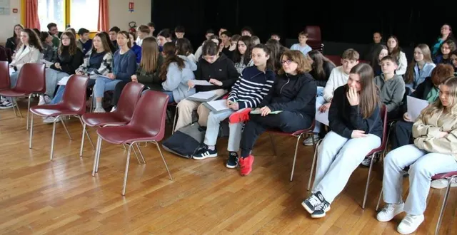 photo  les collégiens de normandie-maine ont été accueillis à la salle du centre culturel.  &copy;  ouest-france 
