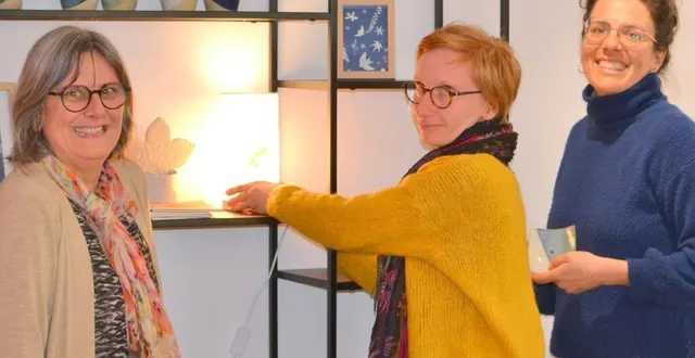 photo  gérante de l’établissement, anne banrezes a invité chloé lucas et julie rocher, créatrices, à exposer leurs œuvres.  &copy;  le maine libre 