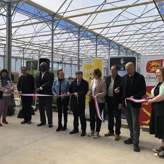 Les élus et acteurs ont coupé le ruban de la nouvelle serre. Ouest-France photo les élus et acteurs ont coupé le ruban de la nouvelle serre. © ouest-france