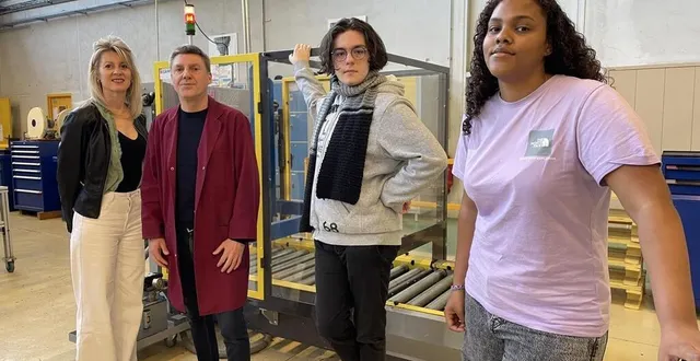 photo  jeudi 3 avril, pamela barbonnat (responsable du bureau des entreprises), maxime chauvin (professeur de maintenance industrielle), melvin bellion et jahvinna magdeleine-indiana, tous deux lycéens (de gauche à droite), se rendront à paris. ils seront accompagnés de lyandrah iwa, autre élève, et d’antoine halligon, professeur de construction mécanique.  &copy;  ouest-france 