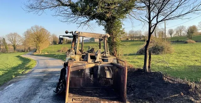 photo  un tracteur a pris feu à messei, dans l’orne, mardi 1er avril 2025.  &copy;  ouest-france 