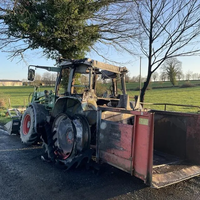 photo le tracteur a pris feu par l’arrière.  ©  ouest-france