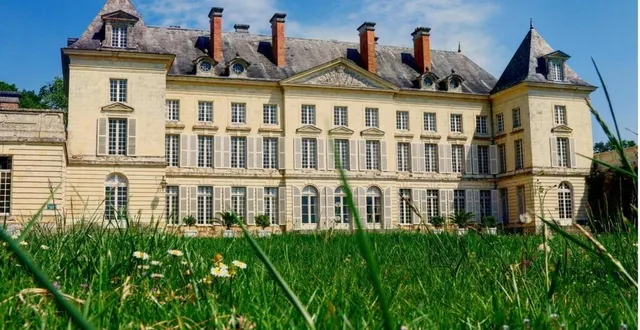 photo  le château de montgeoffroy à mazé.  &copy;  archives co 
