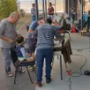 photo  le repair café est encadré par des bénévoles. 