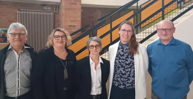 photo  de gauche à droite : didier gosnet, agnès foubert, catherine daluzeau (directrice de trois agences), marie-pascale richard et thierry lebert, nouveau président de la caisse locale.  &copy;  le maine libre 