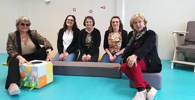 photo  carole heulot (à gauche), liliane maingard (à droite) et le personnel de la crèche ont organisé des portes ouvertes samedi dernier.  &copy;  ouest-france 