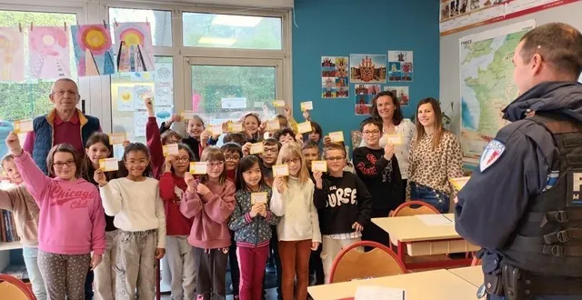 photo  le permis piéton est une initiative nationale de prévention du risque piéton chez les enfants de 8 et 9 ans. elle a été lancée en octobre 2006 dans les écoles.  &copy;  ouest-france 