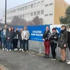 photo  inquiets, les parents d’élèves du collège racine ont manifesté leur mécontentement en se rassemblant ce lundi 31 mars devant les portes de l’établissement. 
