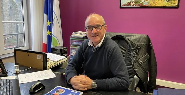 photo  alain lange, le maire d’athis-val-de-rouvre, dans l’orne, laisse planer le doute sur son éventuelle candidature à sa succession lors des élections municipales de 2026.  &copy;  ouest-france 