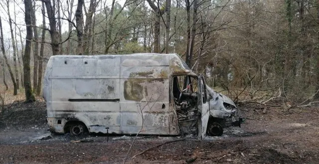 photo  dans la nuit du 1er au 2 avril, une voiture a été retrouvée brûlée près de la rd 767.  &copy;  co 