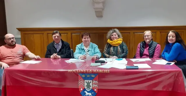 photo  le bureau du jumelage, autour de la présidente, françoise charles (troisième en partant de la droite).  &copy;  ouest-france 