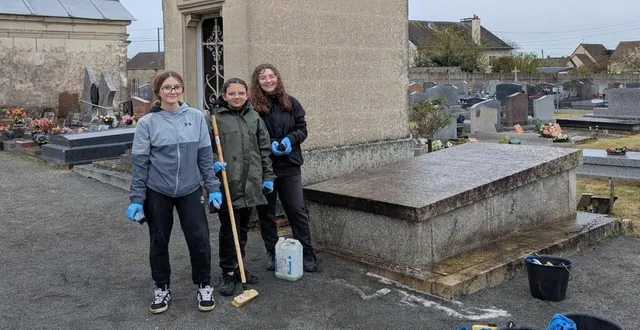 photo  des jeunes collégiennes ont entretenu le carré militaire à l’occasion de la journée citoyenne.  &copy;  ouest-france 