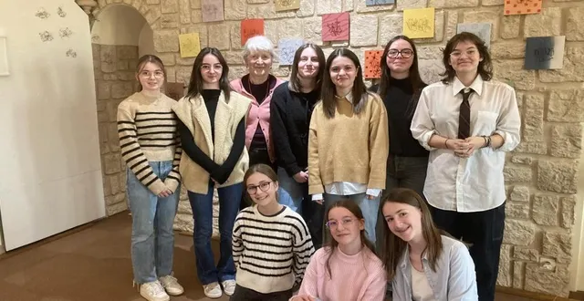 photo  les élèves membres du comité de pilotage de la galerie d’art du collège  &copy;  saint-jean baptiste de la salle 