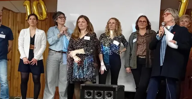 photo  les membres du conseil d’administration avaient organisé les 10 ans du club à la salle des loisirs de saint-pavace.  &copy;  ml 