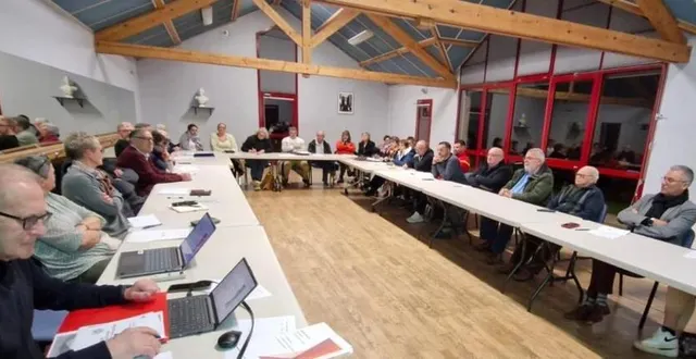 photo  une fois par an, l’ensemble des associations et la municipalité se réunissent pour faire le point.  &copy;  le maine libre. 