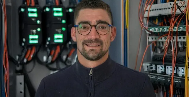 photo  maxime visbecq propose ses services en électricité générale.  &copy;  le maine libre 